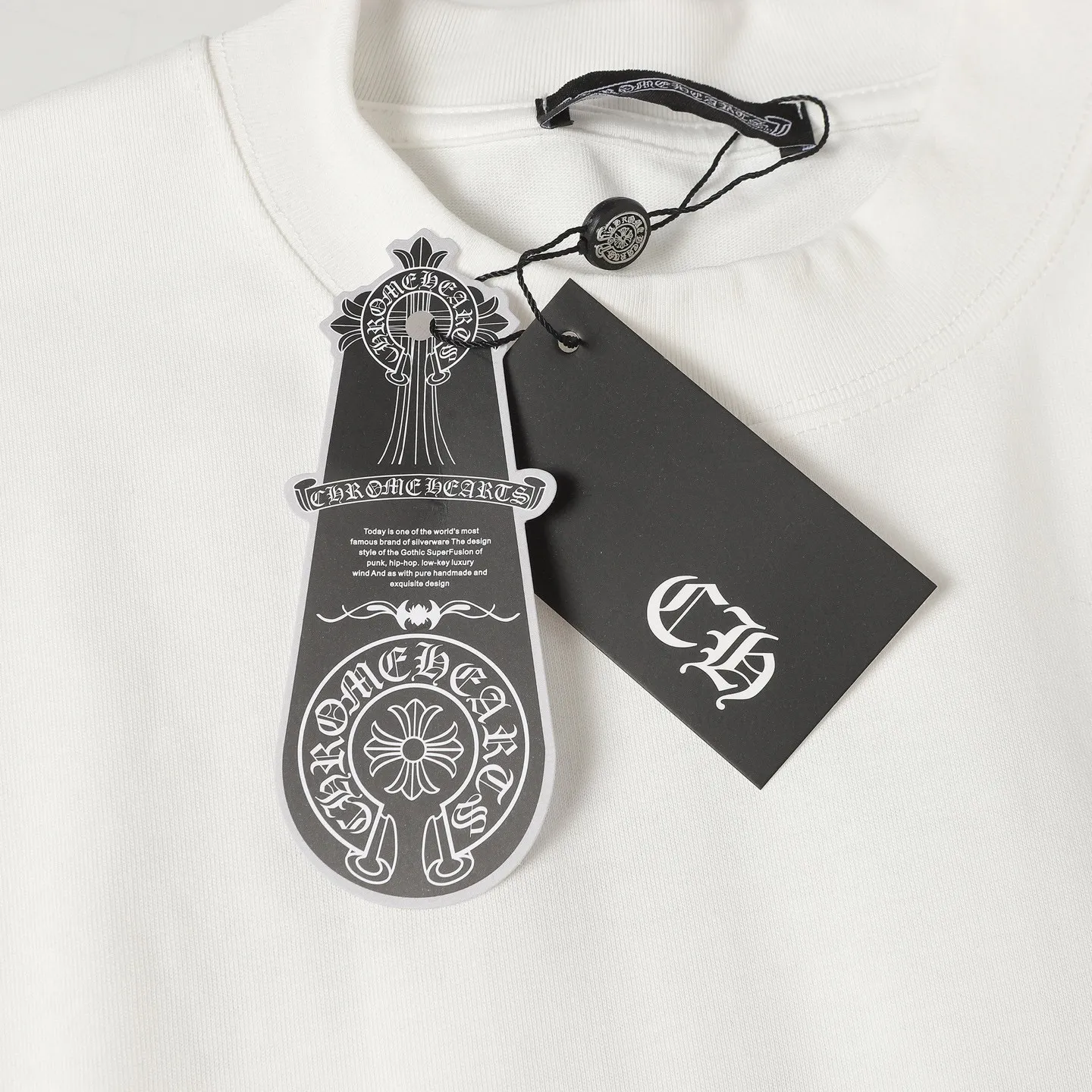 🅿️170 CHORME HEARTS CH FOTI co-branded skull short-sleeved T-shirt. The original version was purchased at a New York counter for NT$4,000. It is custom-made with 230g pure cotton fabric with the same zp. The printing is made of film opening and screen printing. In order to achieve the same consistency as the original version, the nine-square grid skull on the back was individually debugged seven times on the film version. The original loose version has not been cut, and the details of customized accessories are Size: XS-L